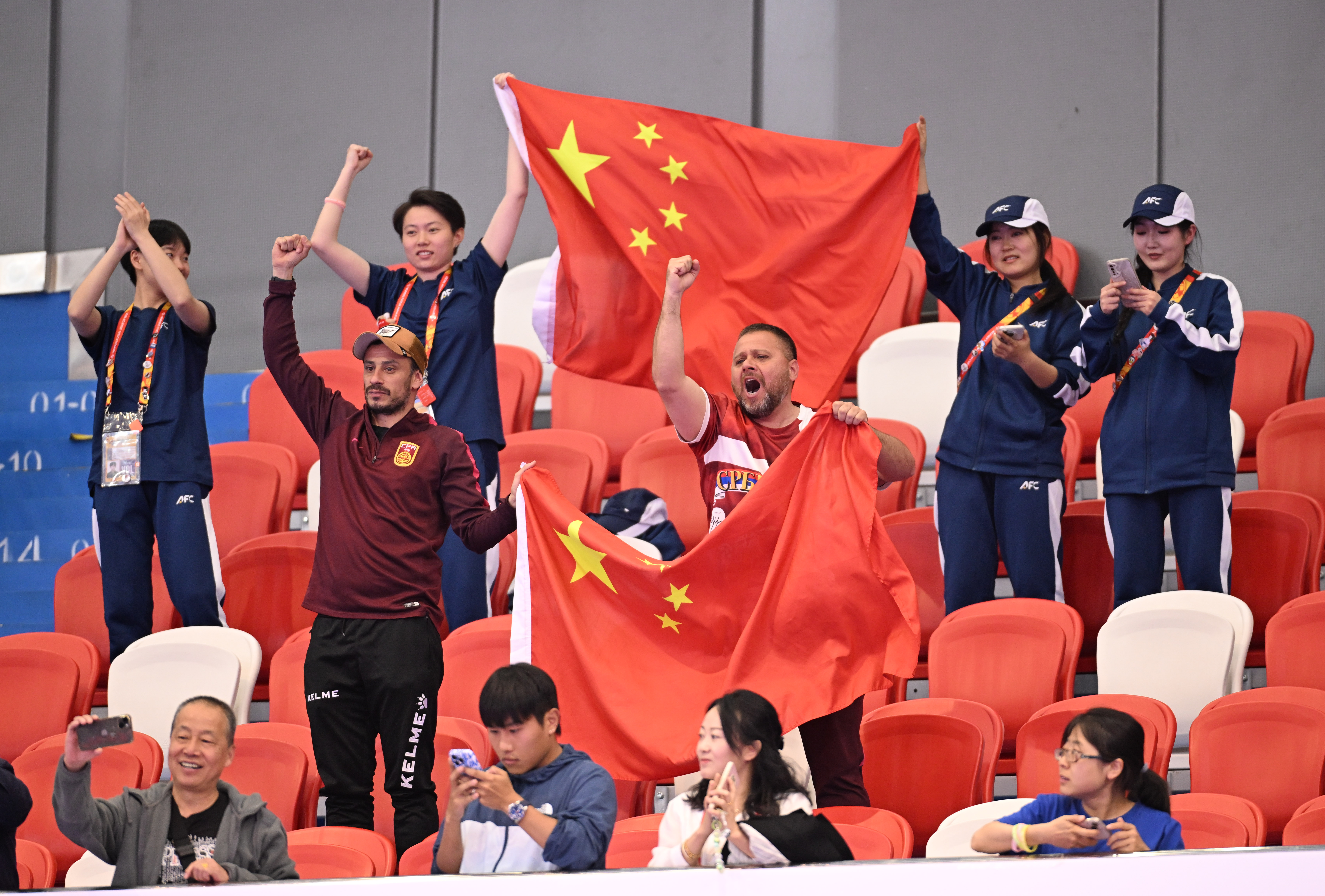 九游体育官方登录入口-亚洲杯再现激烈角逐，引发球迷热议