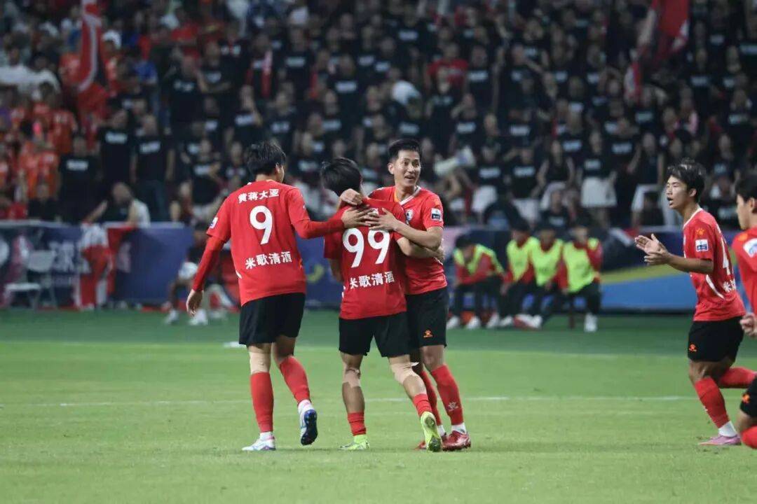 赛场气氛炽热，胜负激励全场