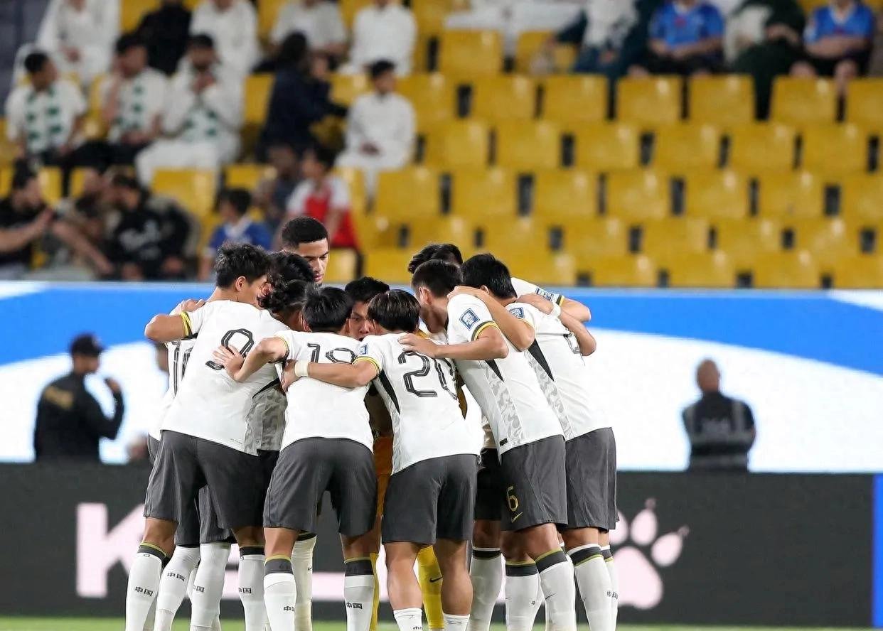 伊朗球队备战与沙特球队的对决