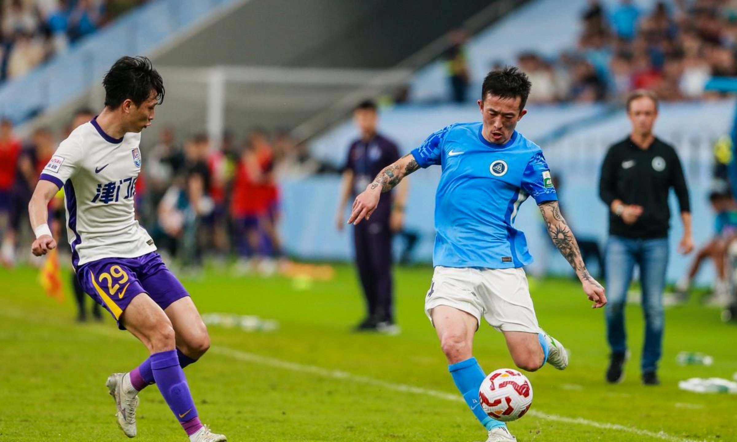 国内足球赛事中球员状态逐渐升温，实力竞争激烈的简单介绍