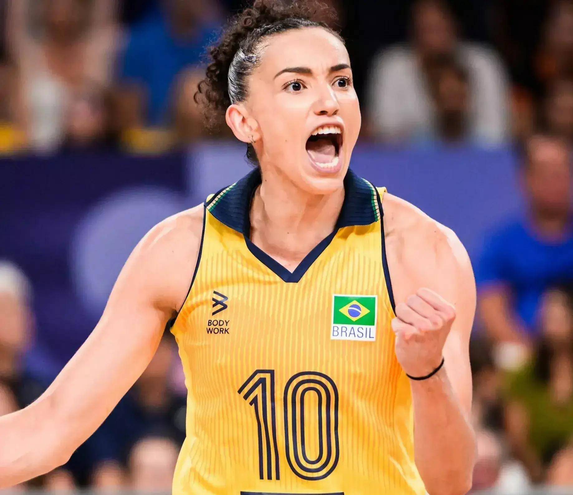 巴西女排队员战术娴熟,成功晋级决赛 巴西女排队员战术娴熟,成功晋级决赛