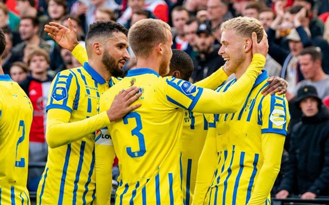 关于荷兰队困境持续，小组赛成绩低迷的信息