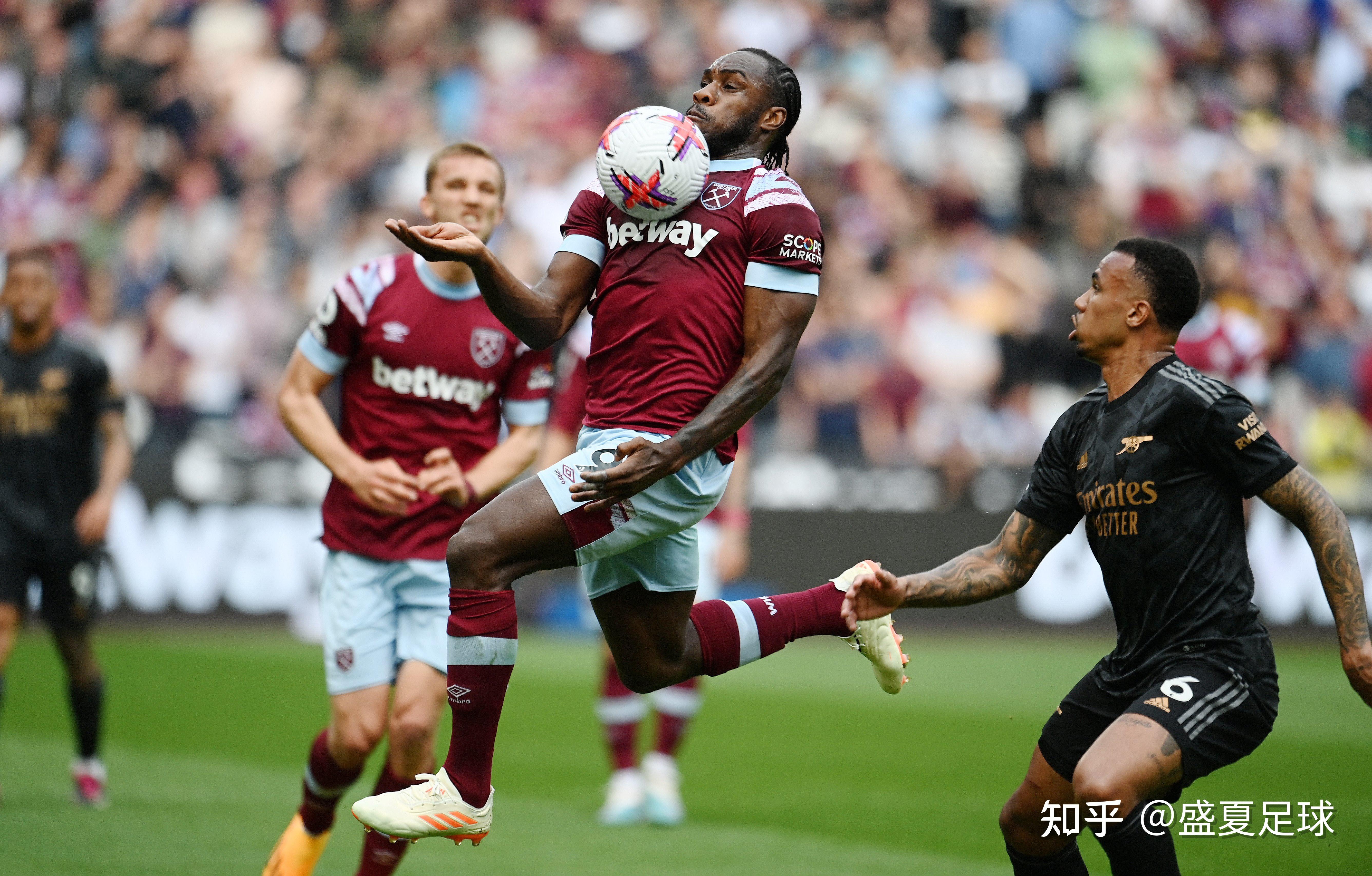 西汉姆联主场告捷，球队士气高涨提升排名