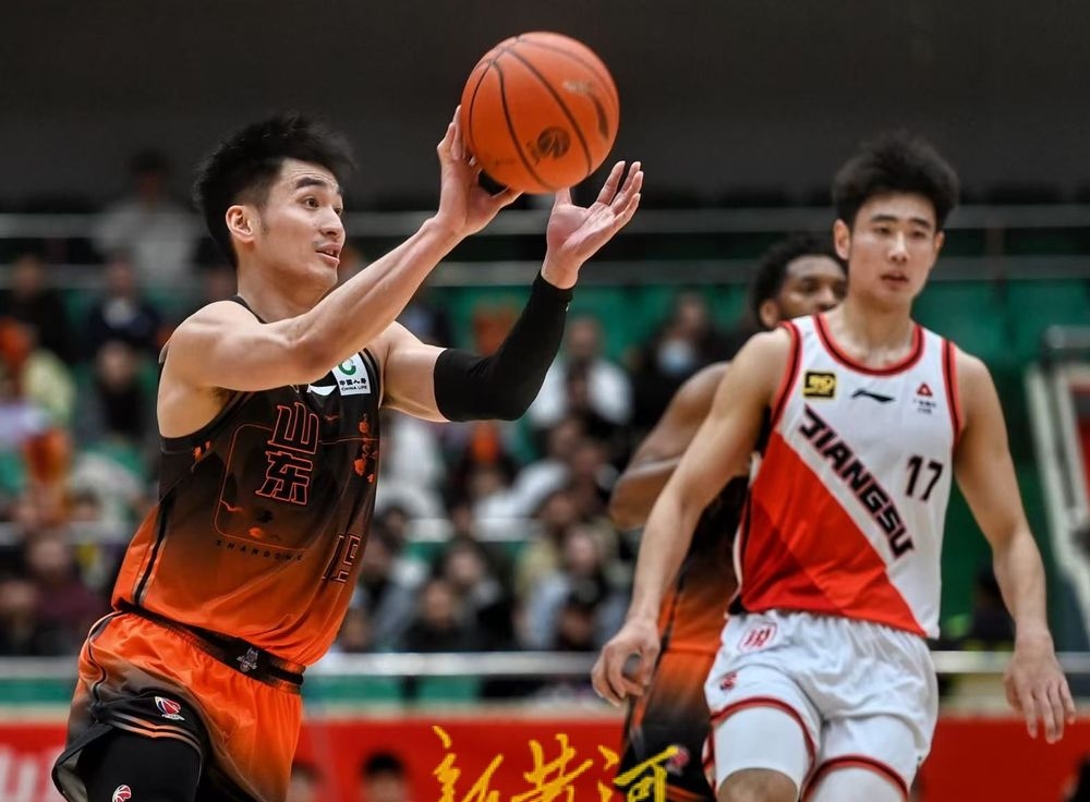 江苏男篮击败竞争对手,豪取全胜 江苏男篮击败竞争对手,豪取全胜