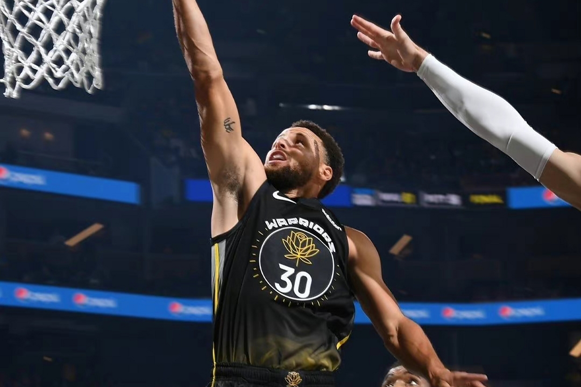 勇士逆转骑士,库里绝杀笑傲全场!的简单介绍 勇士逆转骑士,库里绝杀笑傲全场!的简单介绍