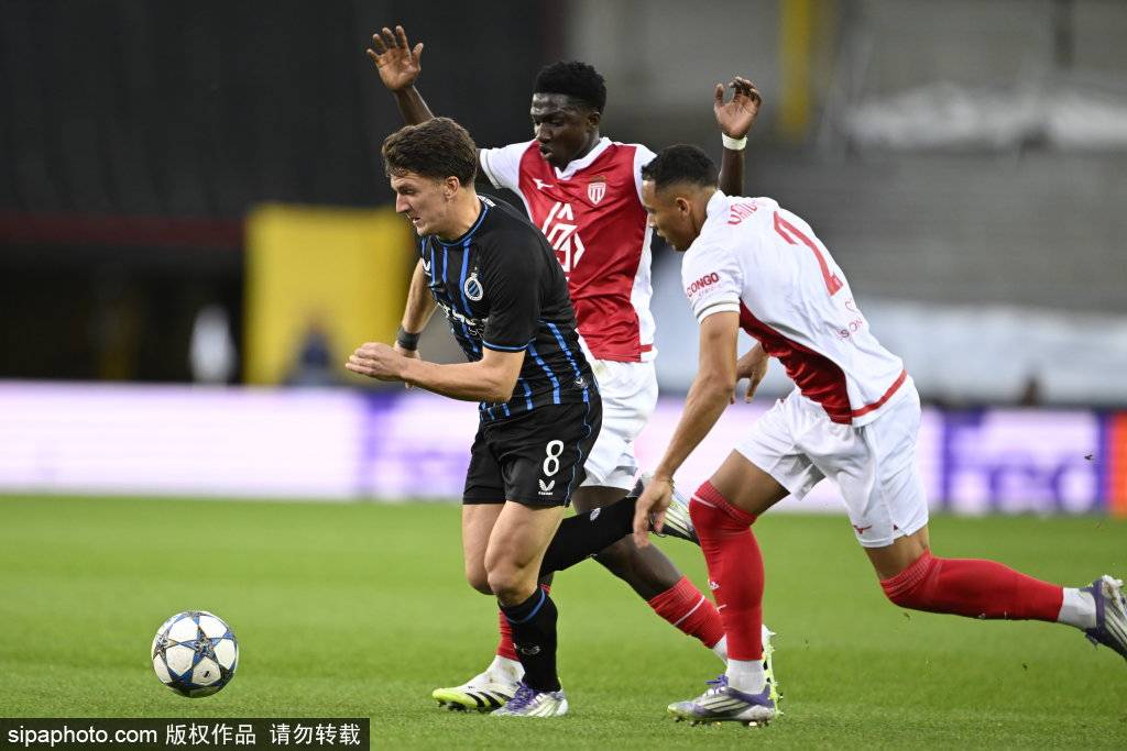 摩纳哥主帅变阵策略，球队战术出新变化