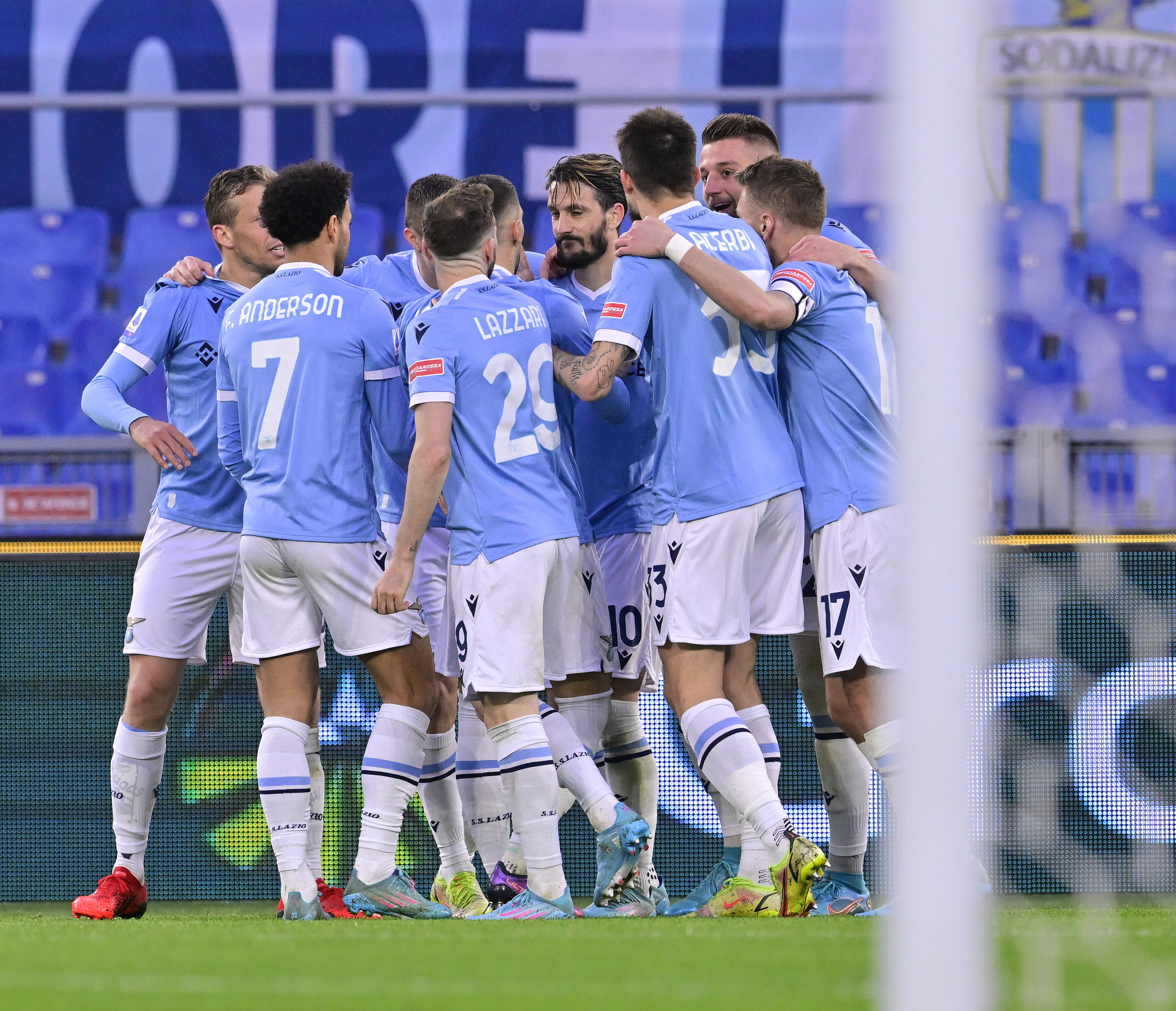 萨索洛主场大捷，反超意甲榜首位置