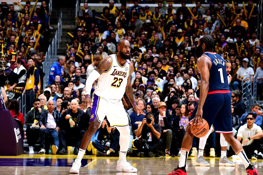 太阳力克湖人，迎来胜利