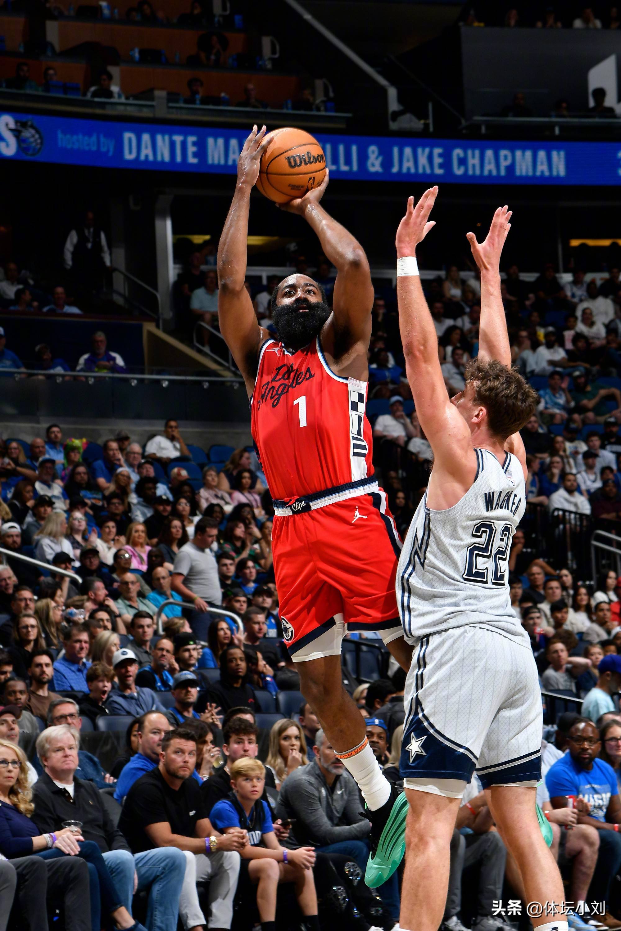 快船惊险击败雷霆，莱昂纳德独揽30分