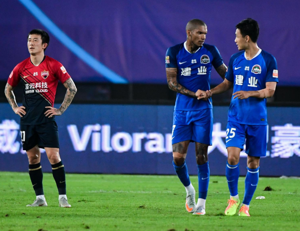 深圳男篮逆袭成功，成功摆脱困境