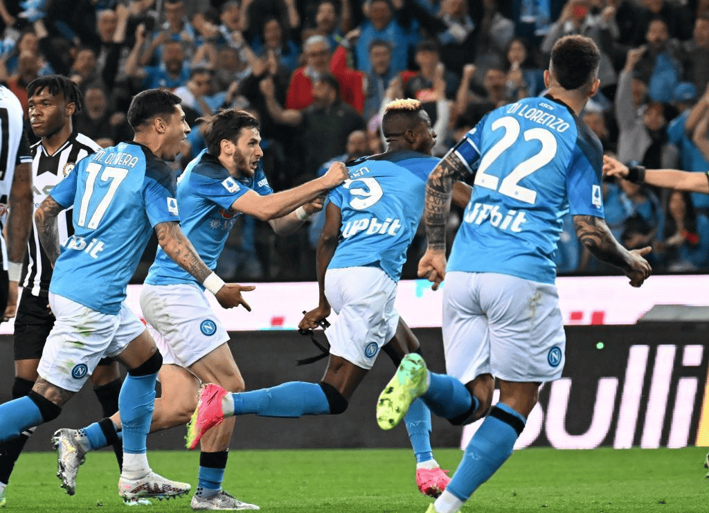 乌迪内斯队取得胜利，晋级淘汰赛