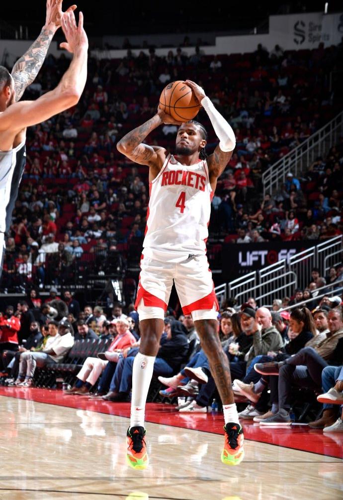 火箭大胜马刺,豪取五连胜 火箭大胜马刺,豪取五连胜