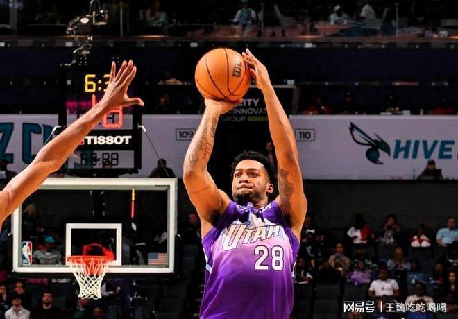 爵士双加时战胜马刺，保持不败