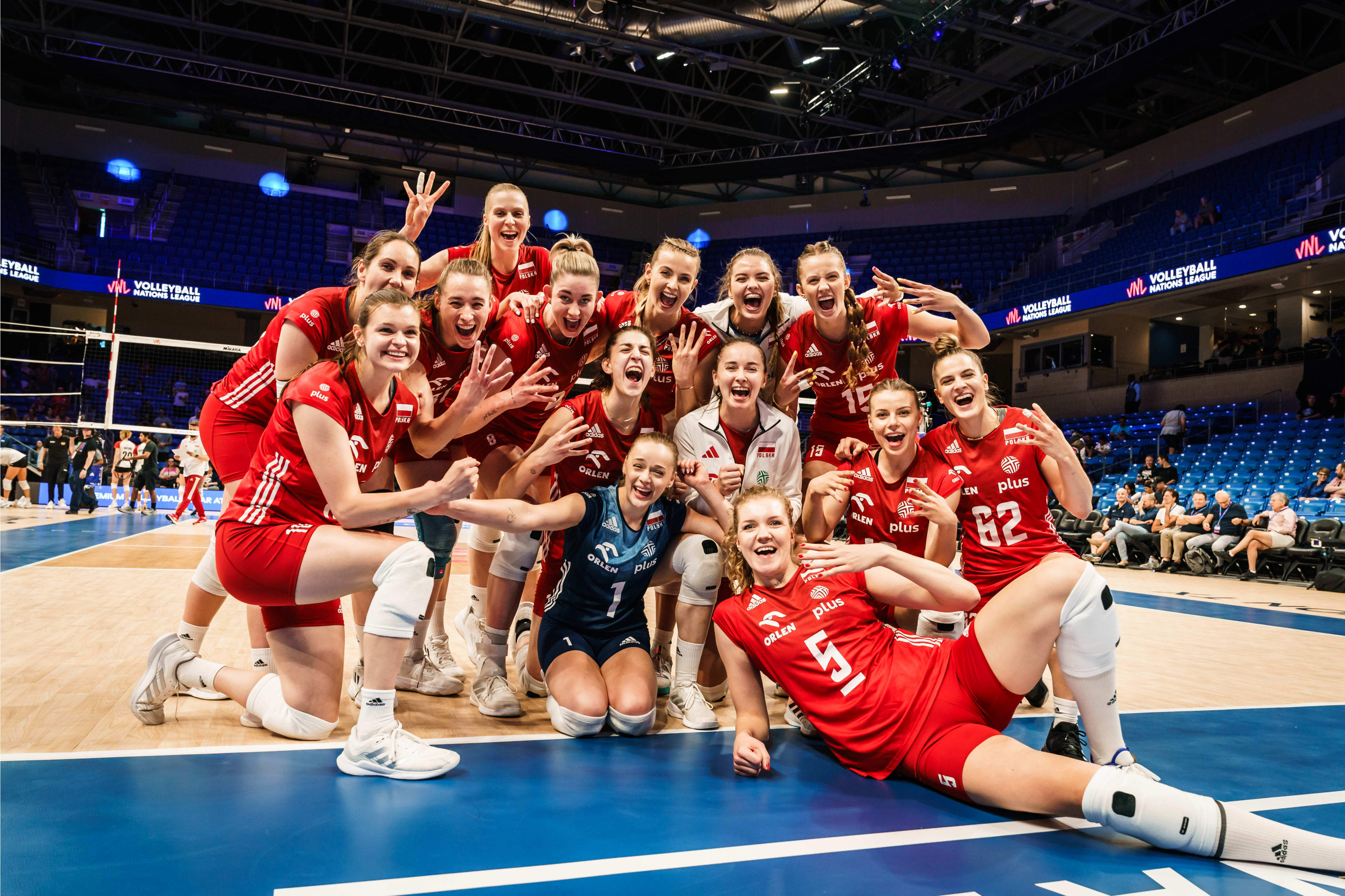 包含波兰队备战士气高涨,全队士气饱满的词条 包含波兰队备战士气高涨,全队士气饱满的词条